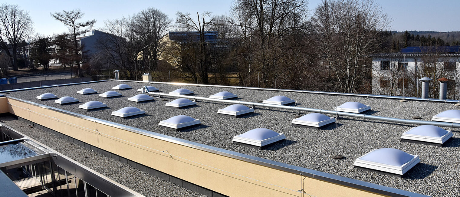 Energetische Sanierung der Bildungsakademie Rottweil Flachdach der Bildungsakademie Rottweil