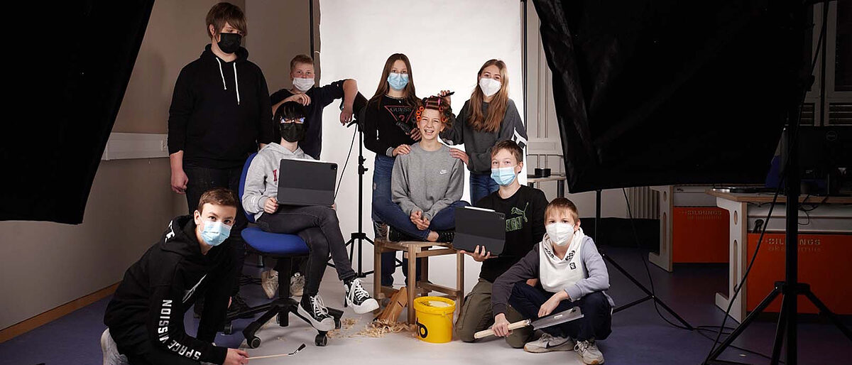 Gruppenfoto von Schülern bei der Berufsorientierung für Fotografie an der Bildungsakademie Waldshut.