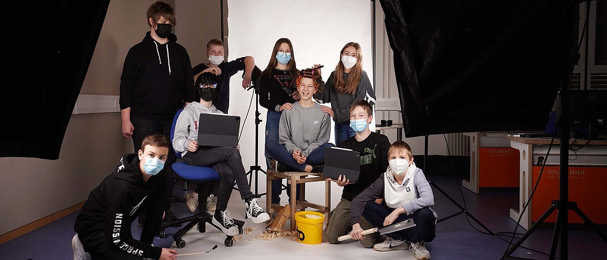 Berufsorientierung für Fotografie an der Bildungsakademie Waldshut Gruppenfoto von Schülern bei der Berufsorientierung für Fotografie an der Bildungsakademie Waldshut.