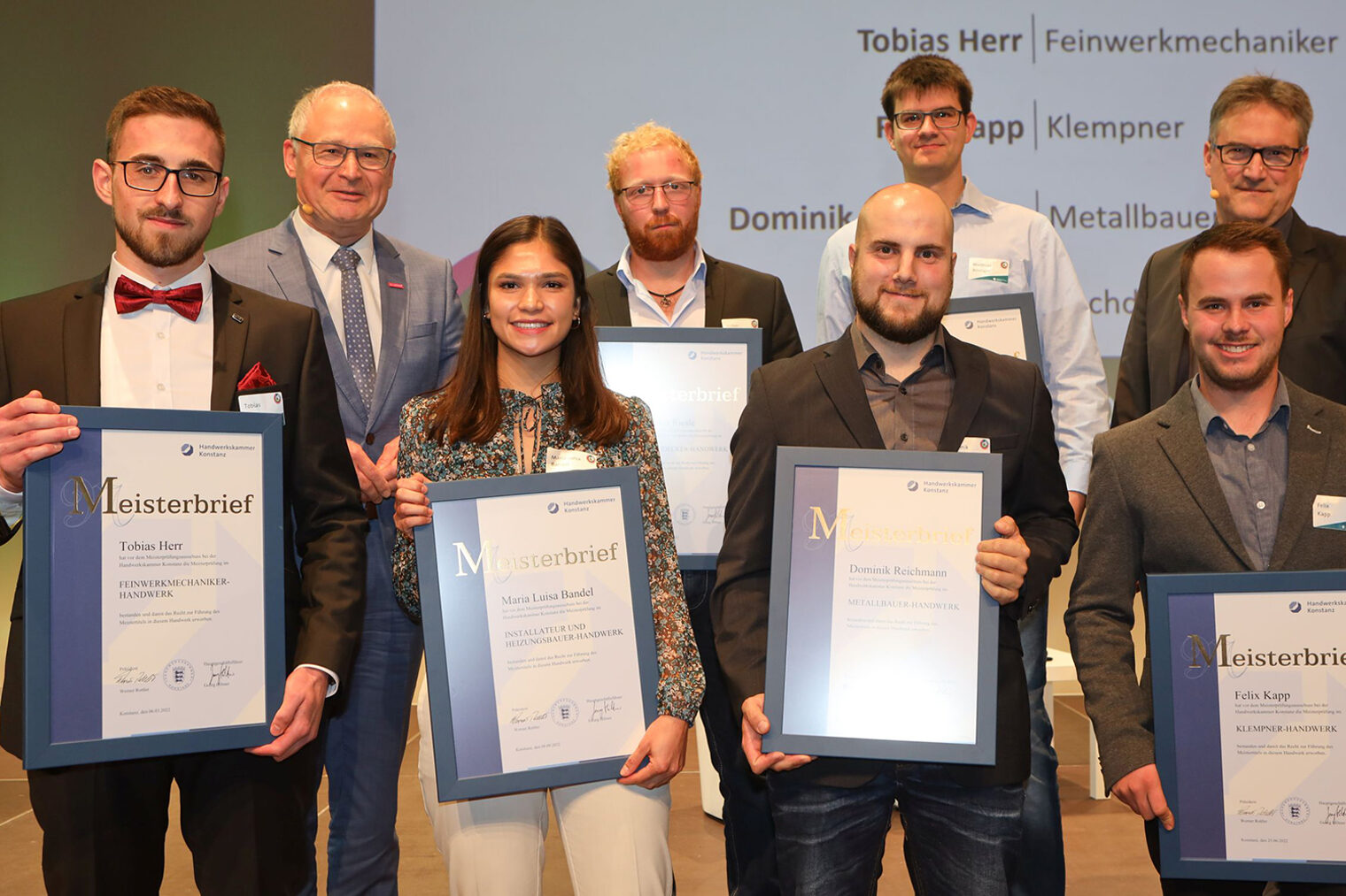 Gruppenfoto der Jahrgangsbesten auf der Meisterfeier der Handwerkskammer Konstanz