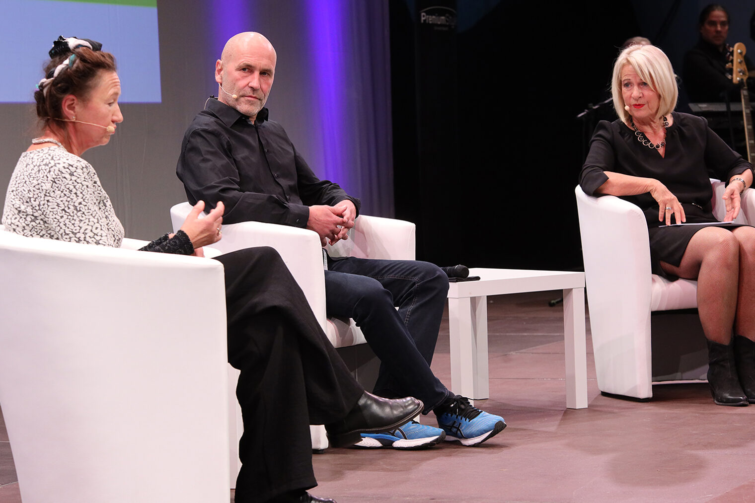 Meister-Talk mit Goldschmiedin Karin Demmler und Schreiner Günther Seitz auf der Meisterfeier 2022 der Handwerkskammer Konstanz