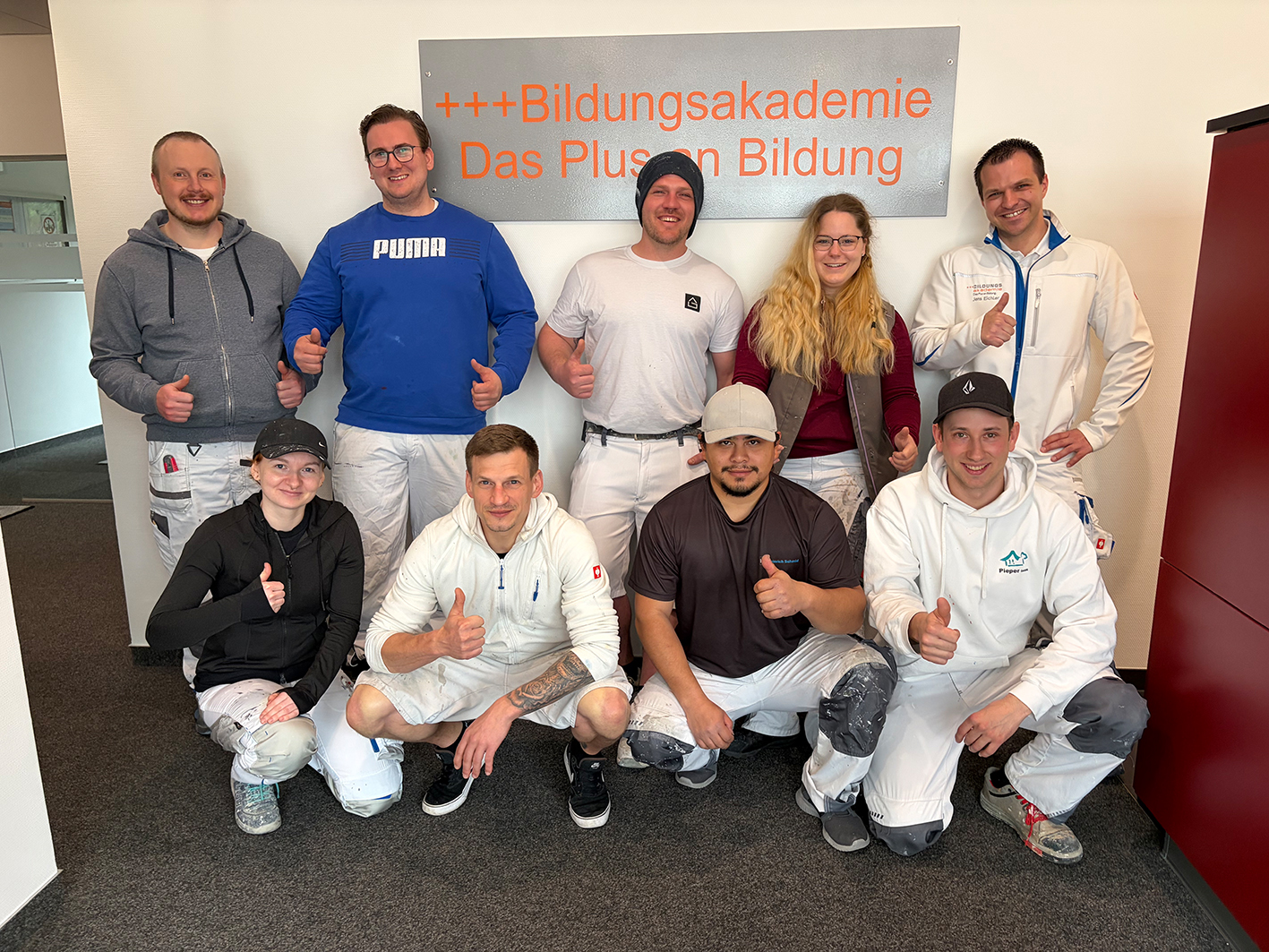 Gruppenbild mit Teilnehmenden des Malermeisterkurses an der Bildungsakademie Waldshut.